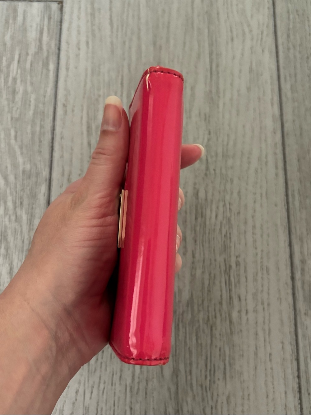 Kate Spade wallet in pink patent. - Picture 4 of 11